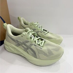 ASICS novablast 5 women’s sz 8.5